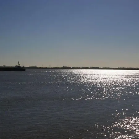 Roof-only House Modern Retreat * Butjadingen